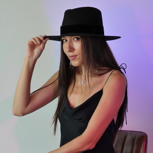 Hey 🙋🏻‍♀️ - Picture 1 of 3